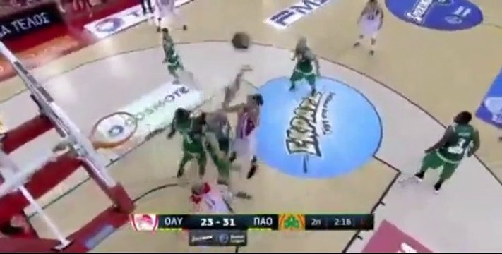 Η εντυπωσιακή τάπα του Μπουρούση και το τρίποντο του Ρίβερς - Ολυμπιακός vs Παναθηναϊκός - 11.06.2017