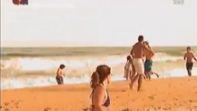 Mca8/ verão/ Lourenço e Marta caiem os dois a jogar futebol