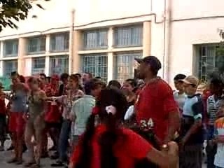 Je mets le  doigt devant ....