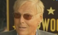 Pemeran Serial Batman Adam West Tutup Usia