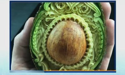 Unik, Seniman Muda Ini Mampu Ukir Berbagai Buah