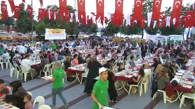 Beykoz Belediyesi, Taksicileri Iftar Sofrasında Buluşturdu