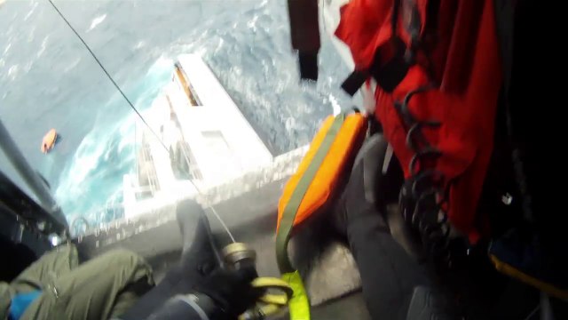 Sauvetages de passagers d'un énorme Yacht en train de couler ! Gardes côtes - Hélicoptère