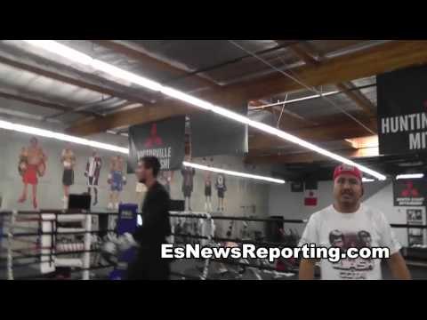Robert Garcia Working Mitts With Alex Gvozdyk - hardest hitting puncher in oxnard EsNews
