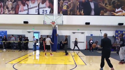 Video herunterladen: 【NBA】LeBron James and The Cavs Practice June 11,2017  2017 NBA Finals