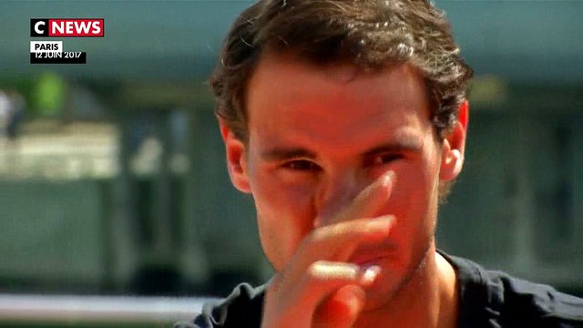 Rafael Nadal et son trophée devant la Tour Eiffel