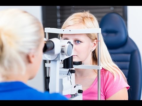 Si j’ai une tâche dans l’œil, dois-je consulter mon ophtalmologue ?