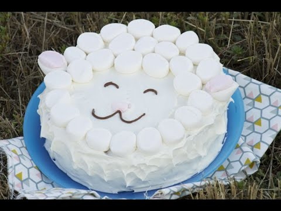 Gâteau en forme de mouton aux chamallows