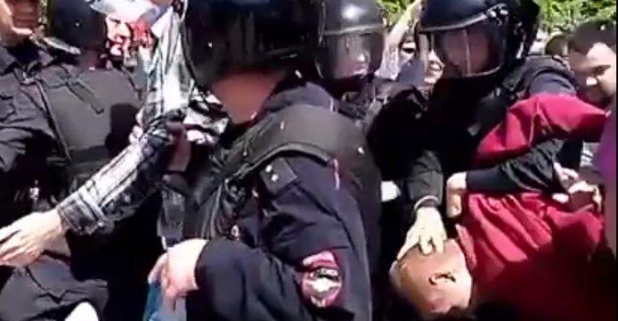 Russian Riot Police Detain Protesters During Anti-Corruption Demonstrations