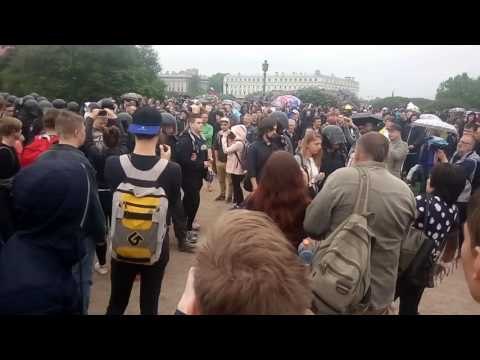 More Than a 100 Protesters Detained in Saint Petersburg