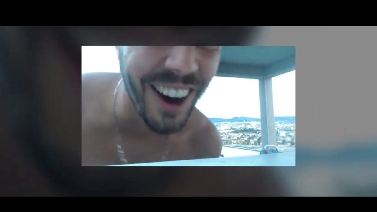 Des supporteurs Clermontois se baignent dans la piscine de Morgan Parra