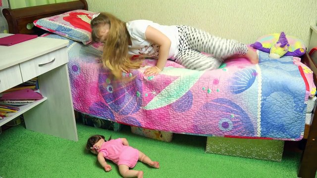 rying-Babies-Accident-Bad-baby-Playing-Doctor Learn-Colors-With-injections-Finger-Family-Song