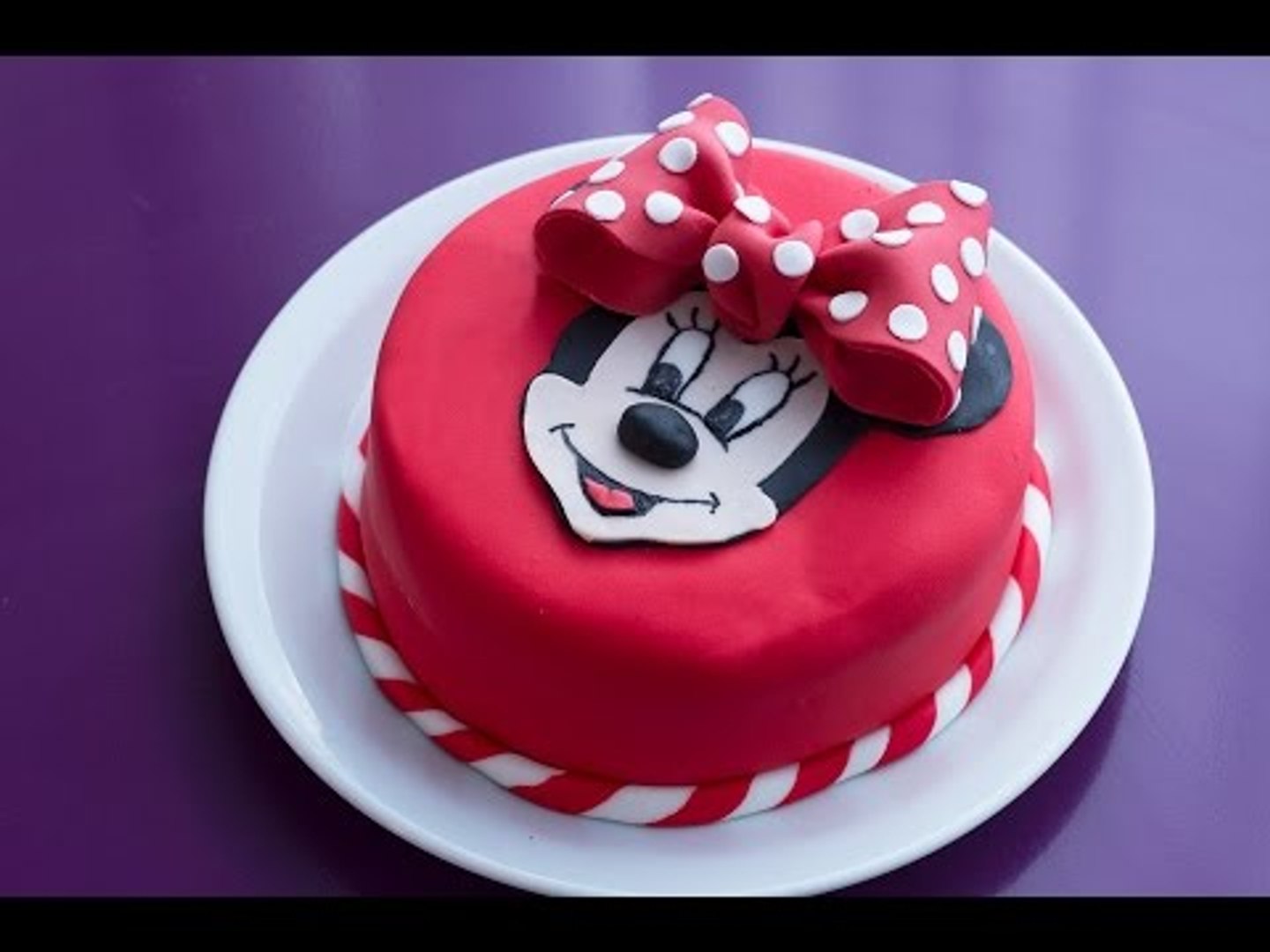 Gateau D Anniversaire Minnie Decoration En Pate A Sucre Video Dailymotion