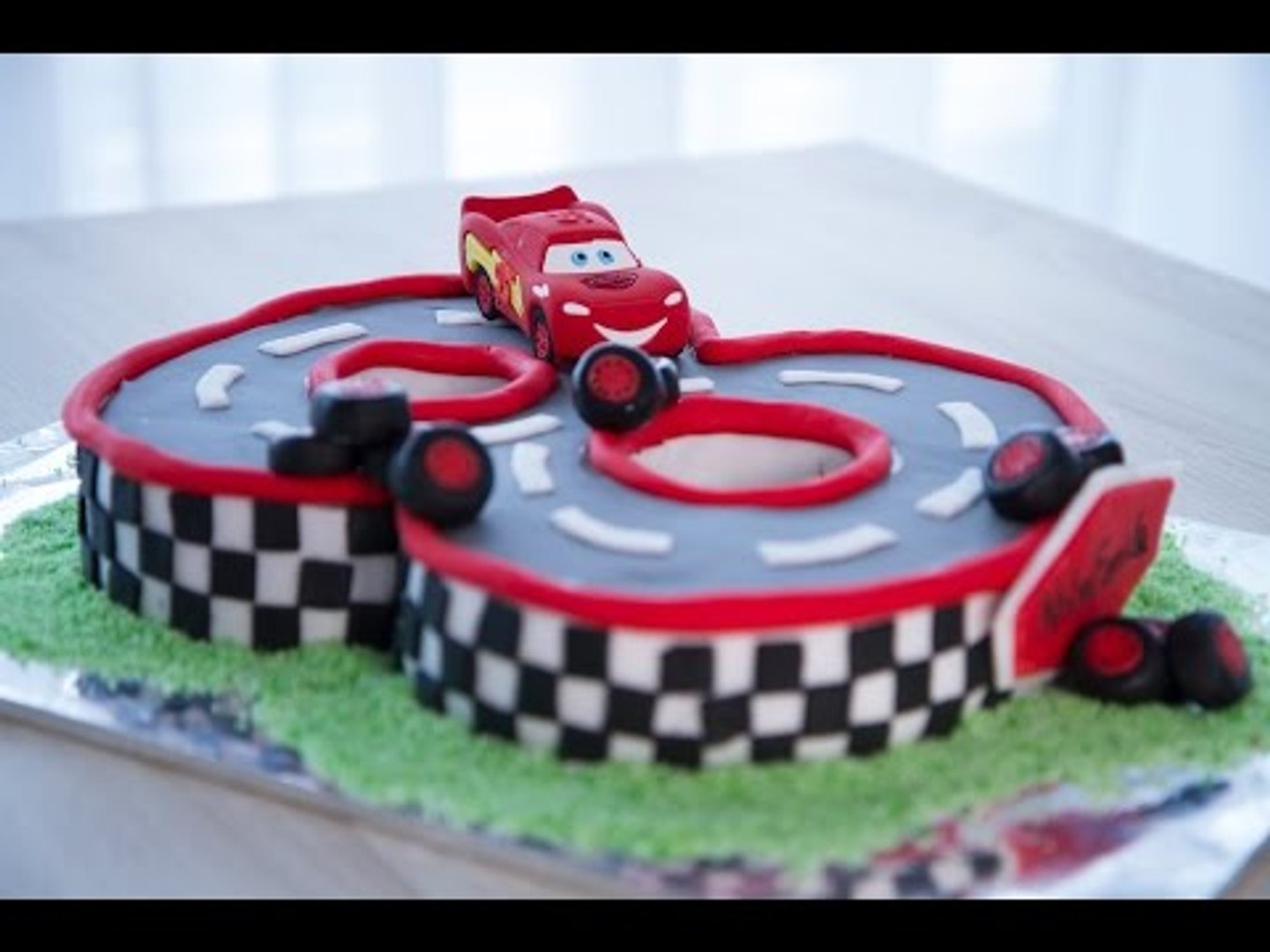 Comment faire gâteau d'anniversaire Cars (décoration en pâte à sucre) -  Vidéo Dailymotion