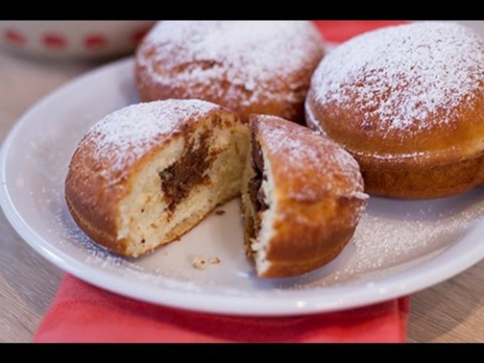 Beignets fourrés au chocolat ou à la confiture faits maison