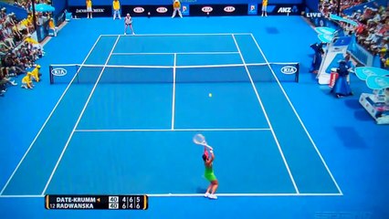 ボールの衝撃でテニスラケットが・・・