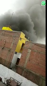 Cercado de Lima: incendio afecta galería 'La Cochera'