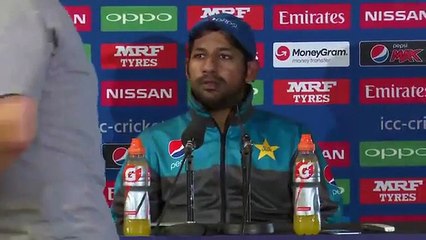 Sarfaraz Ahmed gets panic as he notices all the English reporters in his press conference