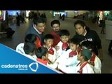 Niños triquis, campeones en Argentina, son recibidos como héroes a su regreso a México