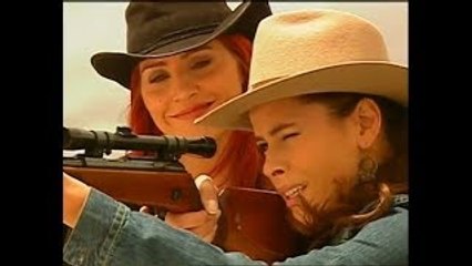 Pasion de Gavilanes - Rosario ( Zharick Leon ) intentar matar a Sarita ( Natasha Klauss )