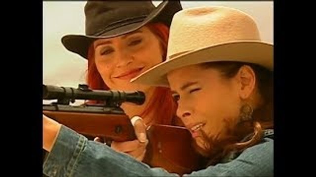Pasion de Gavilanes - Rosario ( Zharick Leon ) intentar matar a Sarita ( Natasha Klauss )