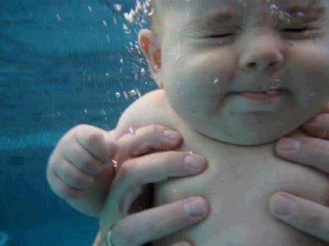 Bébés nageurs : y-a-t-il une incidence sur le développement moteur des enfants ?