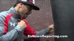 diego chaves showing the media how he hits the heavybag - EsNews