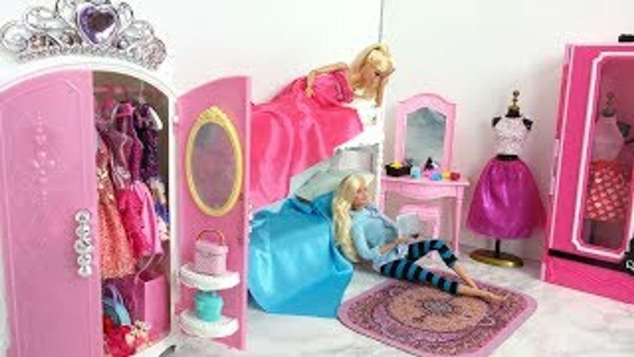 Barbie Iki katlı yatak Yatak odası Sabah rutini Barbie bebek