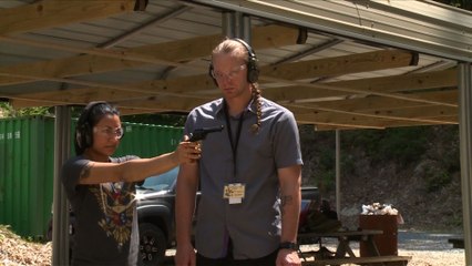 USA: des groupes LGBT s'entraînent au maniement des armes