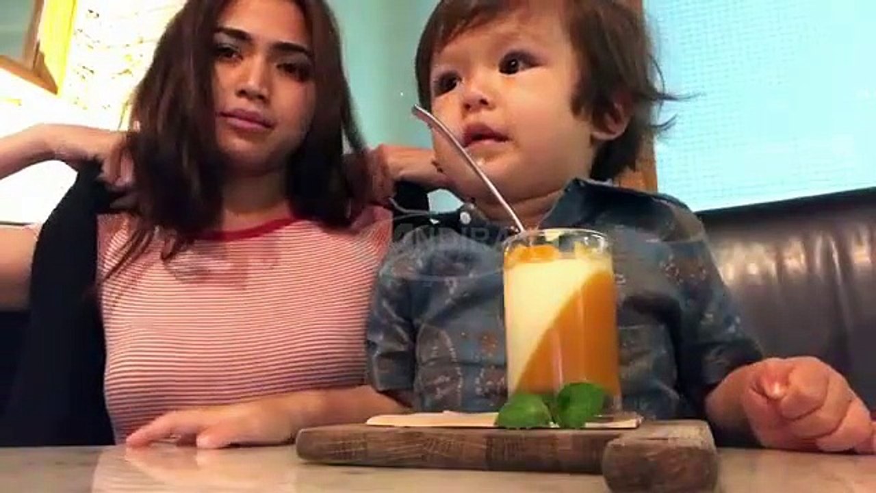 El Barack Alexander Suka Banget Makan Puding Mangga