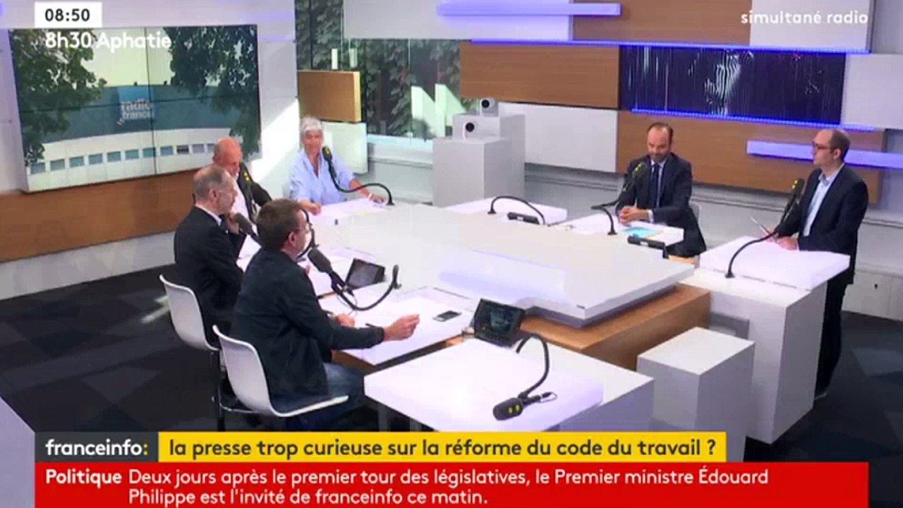 Pressions sur Radio France : Edouard Philippe recadre François Bayrou