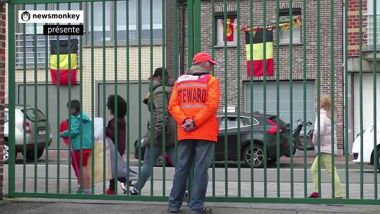 Cest lambiance à Knokke-Heist! Les jeunes supporters des Diables sont aux anges