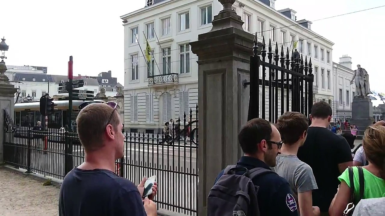Voilà ce qui se passe quand un Rhinoféros apparaît dans Pokémon Go à Bruxelles!