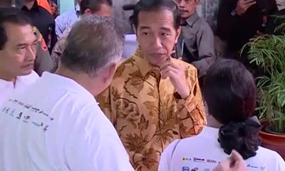 Jokowi Hadiri Acara Berbagi Ratusan Paket Bahan Pokok