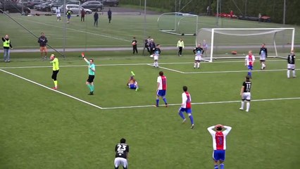 Dépité après avoir cassé la jambe de son adversaire