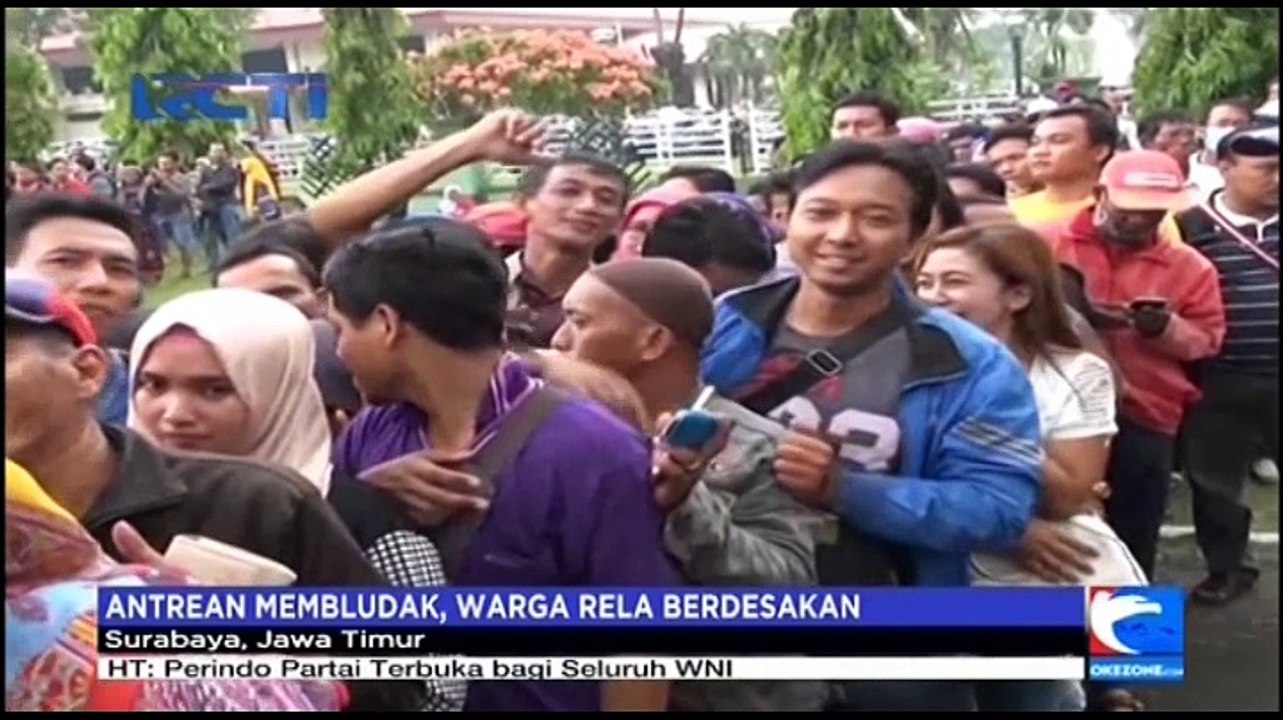 Antrean Penukaran Uang Baru