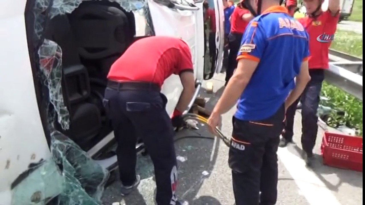 Kaza Yapan Araçta Sıkışan Kadın İçin Seferber Oldular