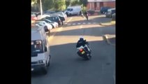 En motocross ils sèment des motards de la police.