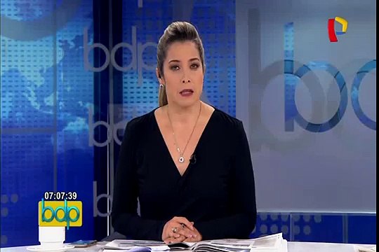 Cercado de Lima: fuego se reaviva en galería “La Cochera”
