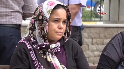 Izmir Ceylin'in Cenazesine Annesi Tabuta Sarılarak Ağladı