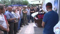 Izmir Komşusunun Evinde Ölü Bulunan Ceylin Ödemiş'te Son Yolculuğuna Uğurlanıyor 3-
