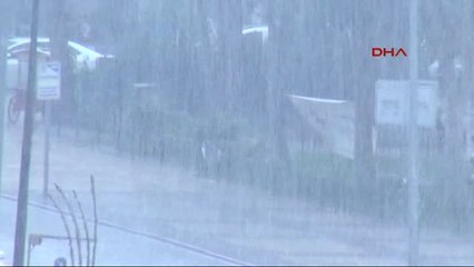 Denizli'de Yağmur Hayatı Felç Etti