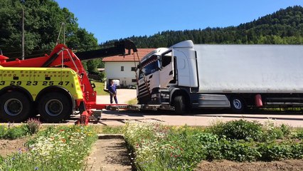 Un camion renversé dans un fossé au Syndicat