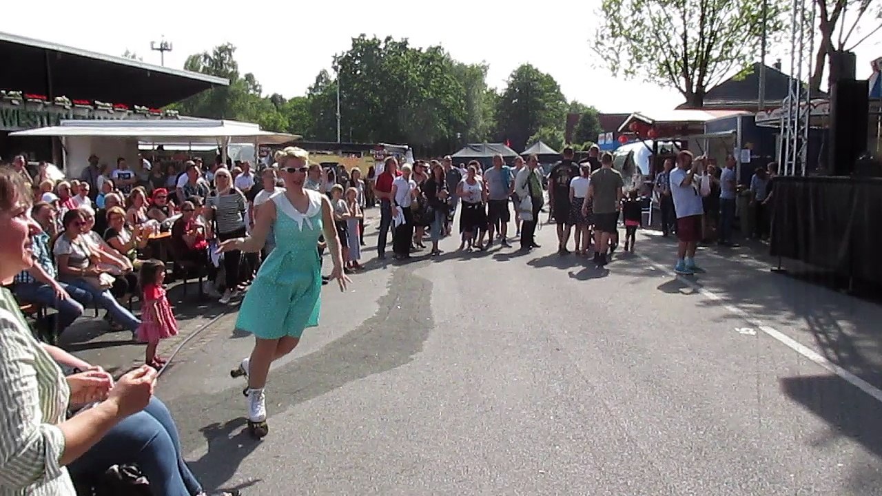 'Tainted Love' by Danny & The Chicks mit Showskating beim Musikbox- & Strassenkreuzer-Festival 2017