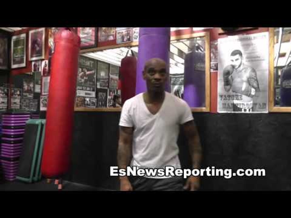boxing right and wrong way to throw the hook to body - danny davis shows EsNews boxing