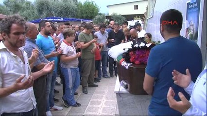 Izmir Komşusunun Evinde Ölü Bulunan Ceylin Ödemiş'te Son Yolculuğuna Uğurlanıyor 4