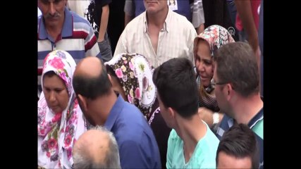 Ceylin son yolculuğuna gelinlik ve güllerle uğurlandı