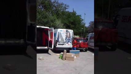 Funcionários da SEUR filmados aos pontapés às encomendas