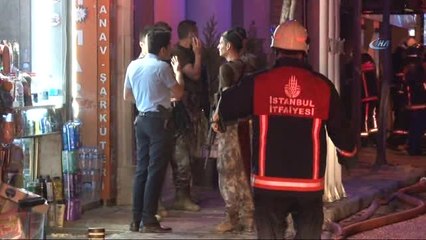 Kumkapı'da Bir Otelde Çıkan Yangında Biri Yabancı Uyruklu 2 Kişi Hayatını Kaybetti