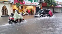 Las calles de Hanoi amanecieron convertidas en verdaderos ríos